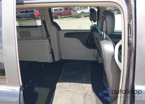 2011 Chrysler Town & Country Touring-L from USA, damaged, VIN 2A4RR8DG1BR616649